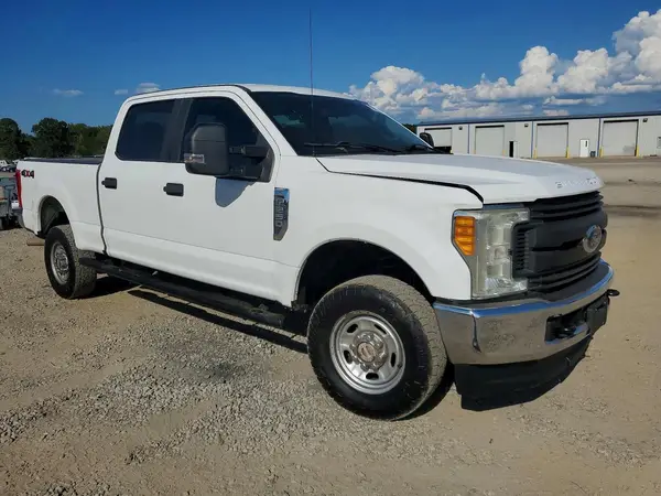 1FT7W2B69HEC00318 — 2017 Ford F250, фото 4 с аукциона Copart 05.10.2026, Мелкие вмятины и царапины