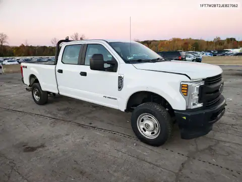 1FT7W2BT2JEB27062 — 2018 Ford F250, foto 4 de Copart, Pequeñas abolladuras y arañazos