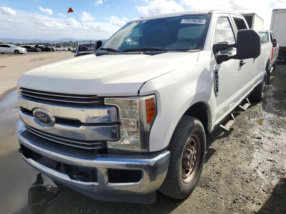 1FT7W2A67MEE18317 Ford F250 2021 — Minor dents and scratches damage, before-repair photo