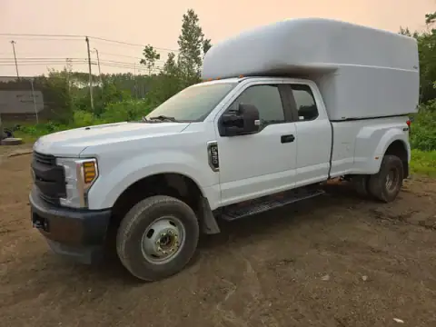 1FT8X3D6XJEC30745 — 2018 Ford F350, Desgaste normal (Normal Wear), fotos antes de reparar