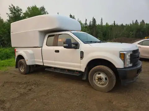 1FT8X3D6XJEC30745 — 2018 Ford F350, photo 4 from Copart 23.09.2026, Normal wear