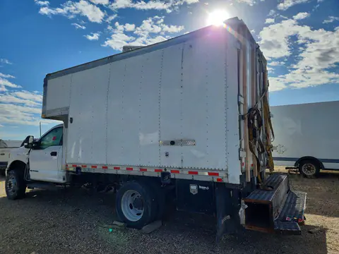2020 Ford F550 VIN 1FDUF5HTXLDA01869 фото 2
