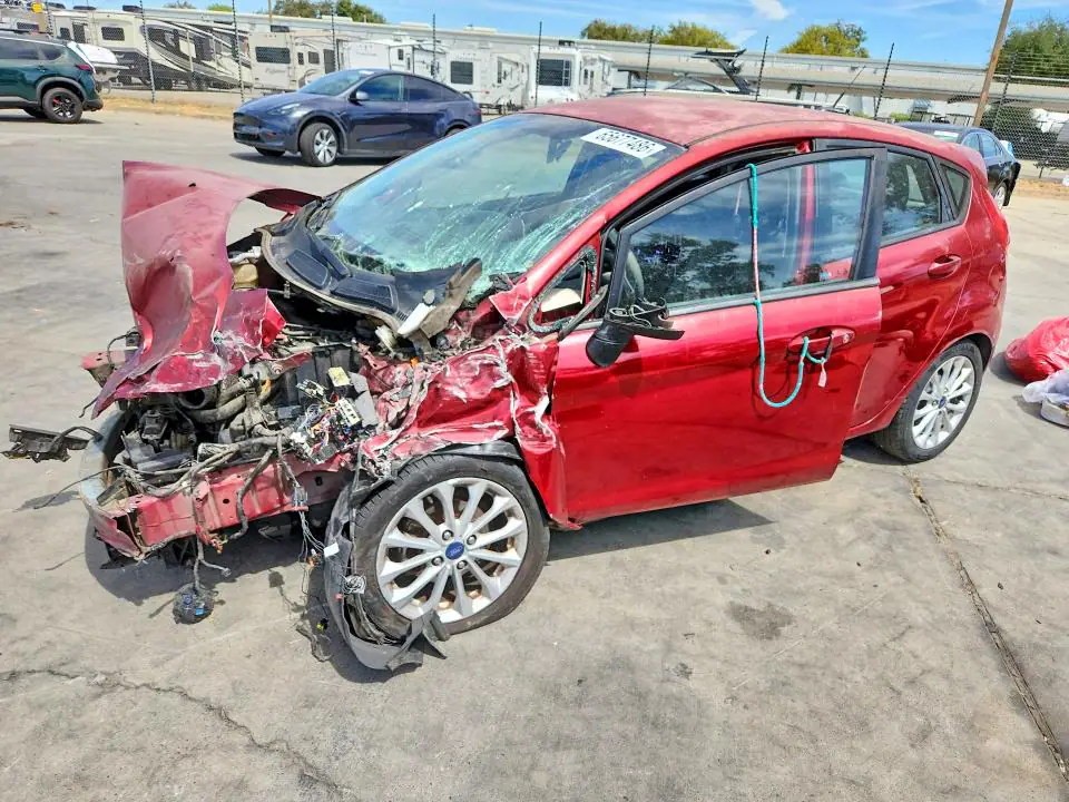 3FADP4EJ2EM135013 Ford Fiesta 2014 — uszkodzenie Przód, zdjęcie przed naprawą
