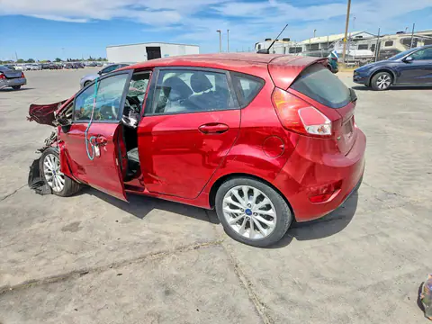 3FADP4EJ2EM135013 — 2014 Ford Fiesta, zdjęcie 2 z Copart 19.10.2026, Przód