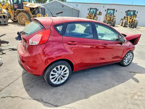 3FADP4EJ2EM135013 — 2014 Ford Fiesta, zdjęcie 3 z Copart 19.10.2026, Przód