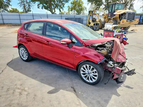 3FADP4EJ2EM135013 — 2014 Ford Fiesta, zdjęcie 4 z Copart 19.10.2026, Przód