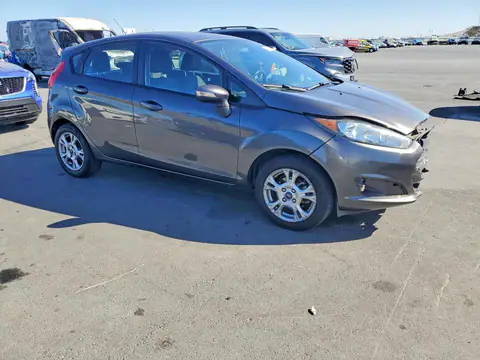 3FADP4EJ9FM208525 — 2015 Ford Fiesta, zdjęcie 4 z Copart 19.10.2026, Przód