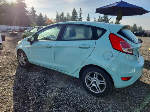 3FADP4EJ4HM135891 — 2017 Ford Fiesta, фото 2 с аукциона Copart 16.10.2026, Передняя часть