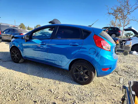 3FADP4EJ0HM148217 — 2017 Ford Fiesta, foto 2 de Copart 27.10.2026, Parte delantera