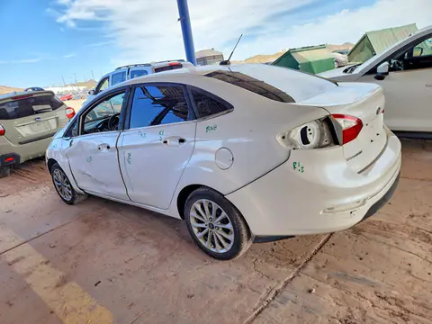2018 Ford Fiesta VIN 3FADP4CJ8JM112218 фото 2