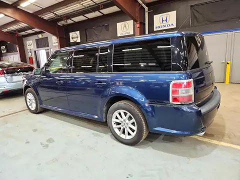 2FMGK5B84HBA04096 — 2017 Ford FLEX, photo 2 from Copart 16.10.2026, Minor dents and scratches