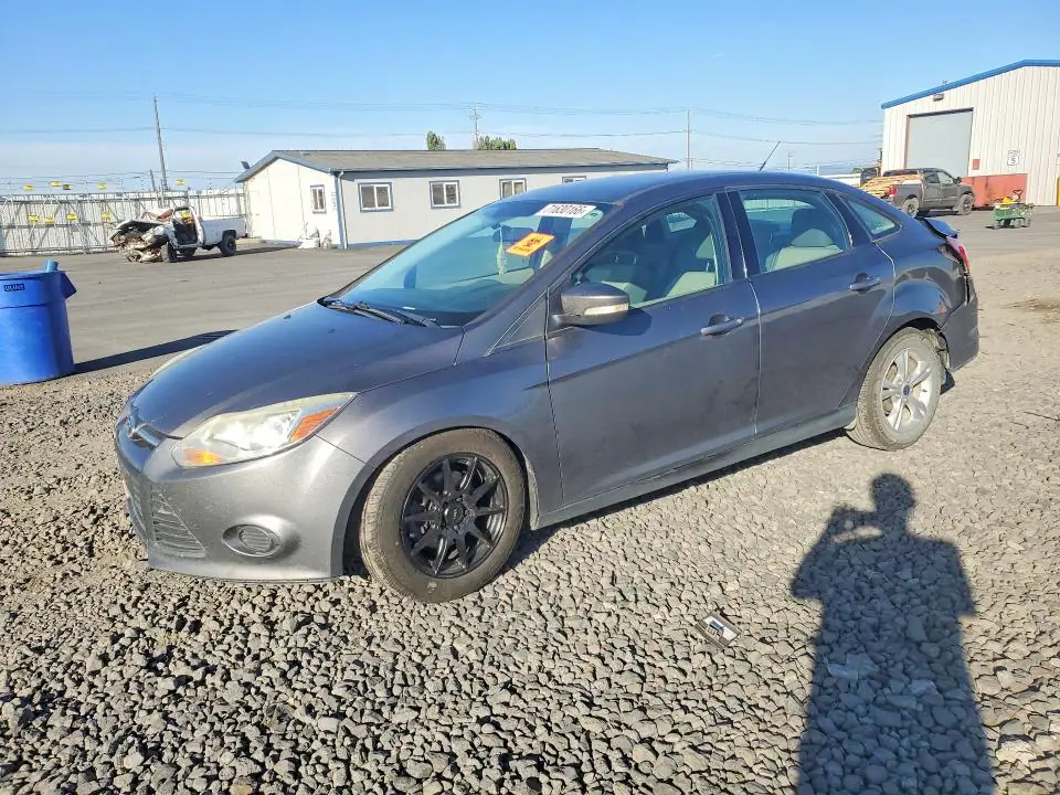 1FADP3F21EL272043 Ford Focus 2014 — Rear end damage, before-repair photo
