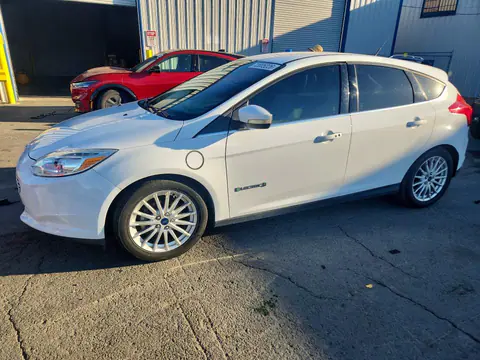 1FADP3R45EL300441 — 2014 Ford Focus, Parte trasera (Rear End), fotos antes de reparar
