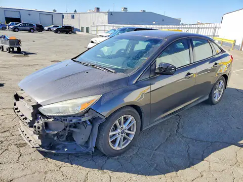 1FADP3F27FL276602 — 2015 Ford Focus, Przód (Front End), zdjęć przed naprawą