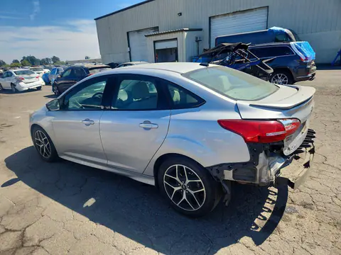 2015 Ford Focus VIN 1FADP3F20FL268017 фото 2