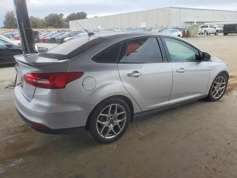 1FADP3F27FL221941 — 2015 Ford Focus, foto 3 de Copart 15.10.2026, Parte delantera