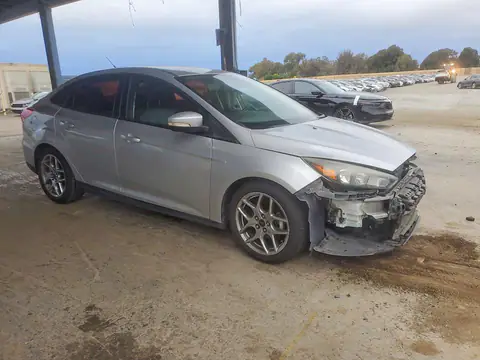 1FADP3F27FL221941 — 2015 Ford Focus, foto 4 de Copart 15.10.2026, Parte delantera