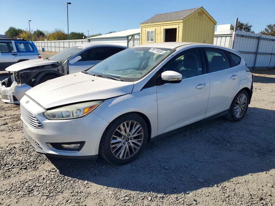 2015 Ford Focus VIN 1FADP3N21FL241667 фото 1