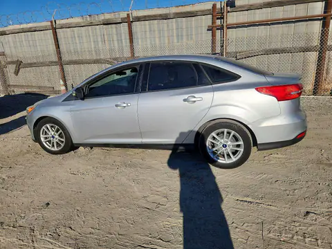 1FADP3F25FL257191 — 2015 Ford Focus, photo 2 from Copart 19.10.2026, Minor dents and scratches