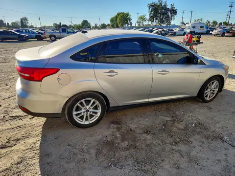 1FADP3F25FL257191 — 2015 Ford Focus, photo 3 from Copart 19.10.2026, Minor dents and scratches
