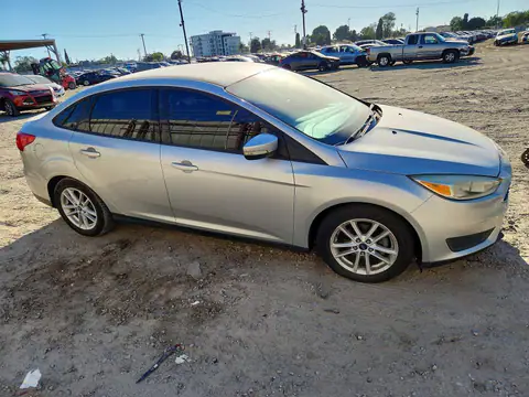 1FADP3F25FL257191 — 2015 Ford Focus, photo 4 from Copart 19.10.2026, Minor dents and scratches