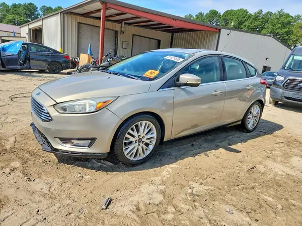 1FADP3N28GL320299 Ford Focus 2016 — uszkodzenie Zalanie, zdjęcie przed naprawą