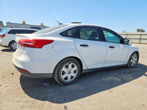 2016 Ford Focus VIN 1FADP3E26GL216099 фото 3