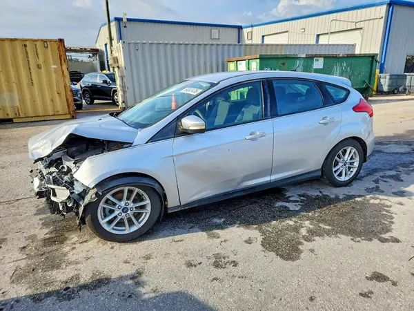 1FADP3K29GL376871 Ford Focus 2016 — Front end damage, before-repair photo