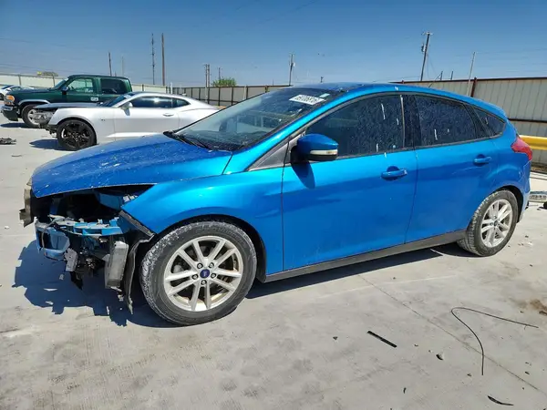 1FADP3K22GL379157 Ford Focus 2016 — Front end damage, before-repair photo