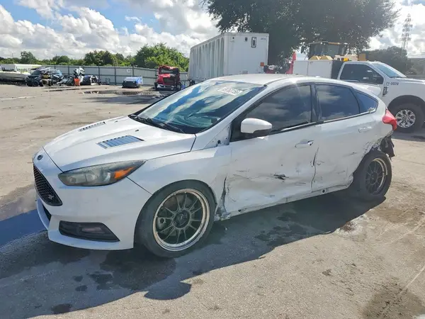 1FADP3L91GL309175 Ford Focus 2016 — დაზიანება გვერდითი ნაწილი, ფოტო შეკეთებამდე