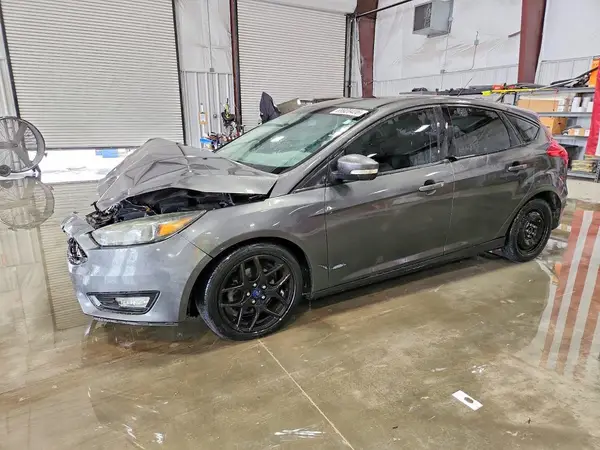 1FADP3K26GL325988 Ford Focus 2016 — uszkodzenie Przód, zdjęcie przed naprawą