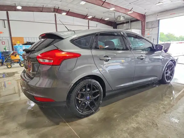 1FADP3K26GL325988 — 2016 Ford Focus, zdjęcie 3 z Copart, Przód