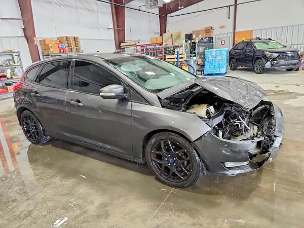 1FADP3K26GL325988 — 2016 Ford Focus, zdjęcie 4 z Copart, Przód