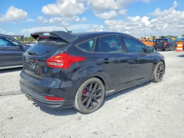1FADP3L96GL202686 — 2016 Ford Focus, zdjęcie 3 z Copart 20.10.2026, Drobne wgniecenia i rysy