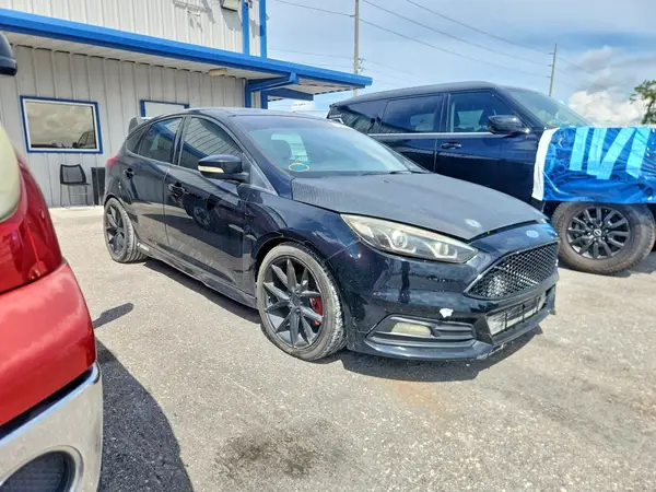 1FADP3L96GL202686 — 2016 Ford Focus, zdjęcie 4 z Copart 20.10.2026, Drobne wgniecenia i rysy