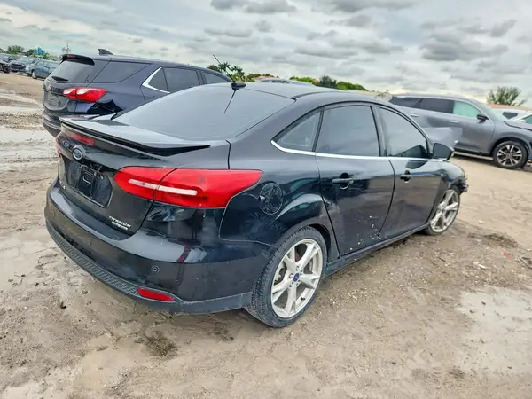 1FADP3J23GL241838 — 2016 Ford Focus, zdjęcie 3 z Copart 06.10.2026, Przód