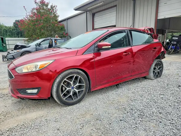 1FADP3K28GL356031 Ford Focus 2016 — uszkodzenie Tył, zdjęcie przed naprawą
