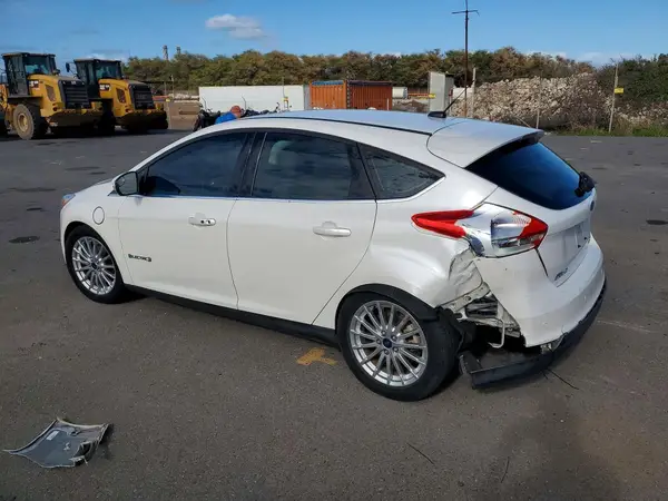 1FADP3R48GL227410 — 2016 Ford Focus, фото 2 с аукциона Copart, Задняя часть