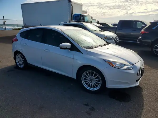 1FADP3R48GL227410 — 2016 Ford Focus, фото 4 с аукциона Copart, Задняя часть