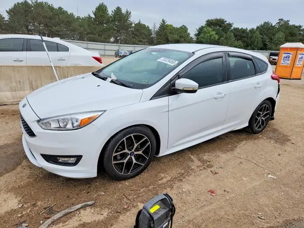1FADP3K2XGL229121 Ford Focus 2016 — Rear end damage, before-repair photo