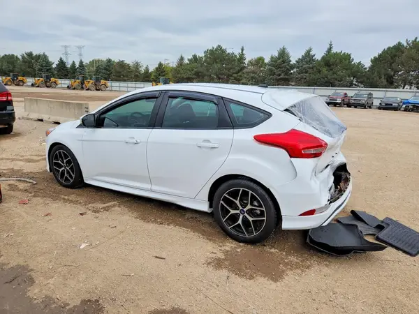 1FADP3K2XGL229121 — 2016 Ford Focus, photo 2 from Copart, Rear end