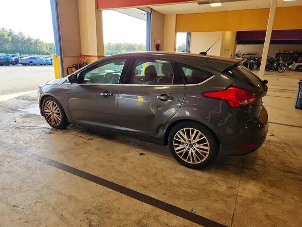 1FADP3N20GL323424 — 2016 Ford Focus, фото 2 с аукциона Copart, Мелкие вмятины и царапины