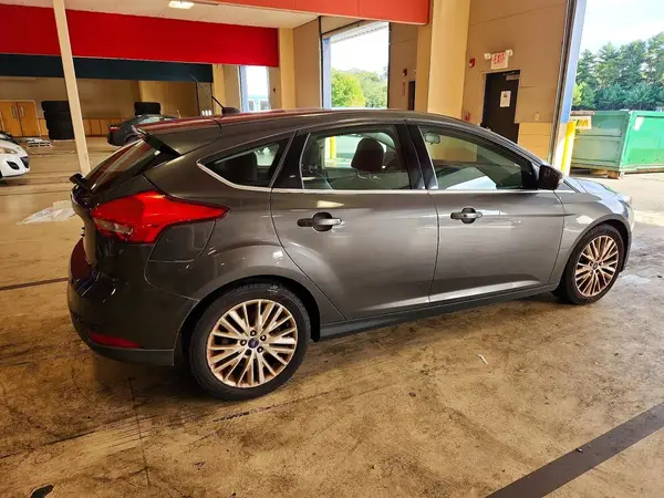 1FADP3N20GL323424 — 2016 Ford Focus, фото 3 с аукциона Copart, Мелкие вмятины и царапины