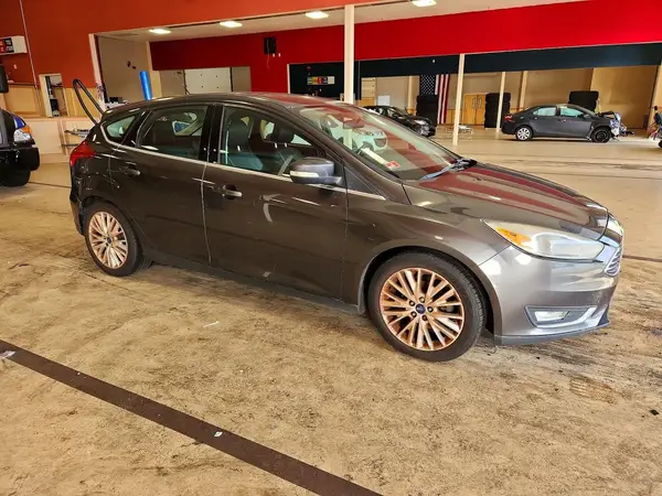 1FADP3N20GL323424 — 2016 Ford Focus, фото 4 с аукциона Copart, Мелкие вмятины и царапины