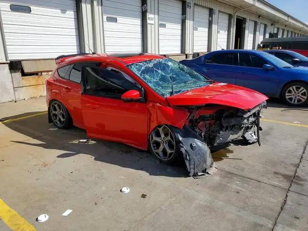 1FADP3L98HL214601 — 2017 Ford Focus, фото 4 с аукциона Copart, Повреждения со всех сторон