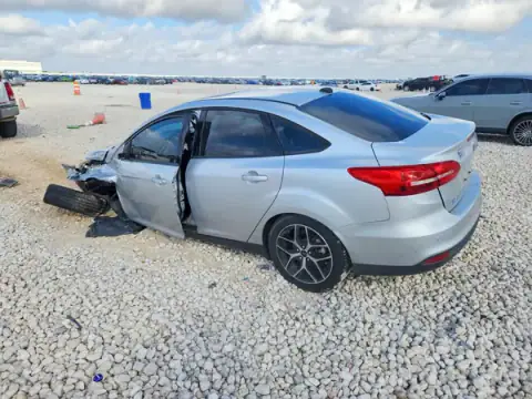 1FADP3H21HL237245 — 2017 Ford Focus, photo 2 from Copart, Front end