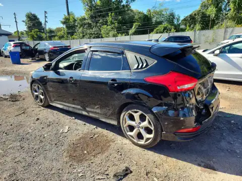 1FADP3L91HL251005 — 2017 Ford Focus, photo 2 from Copart 14.10.2026, Side