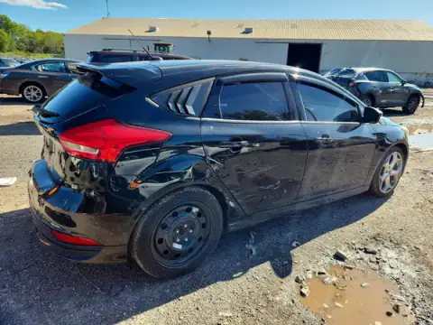 1FADP3L91HL251005 — 2017 Ford Focus, photo 3 from Copart 14.10.2026, Side