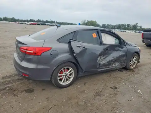 1FADP3F21HL227379 — 2017 Ford Focus, zdjęcie 3 z Copart 30.09.2026, Bok