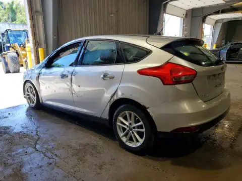 1FADP3K27HL225187 — 2017 Ford Focus, zdjęcie 2 z Copart, Przód